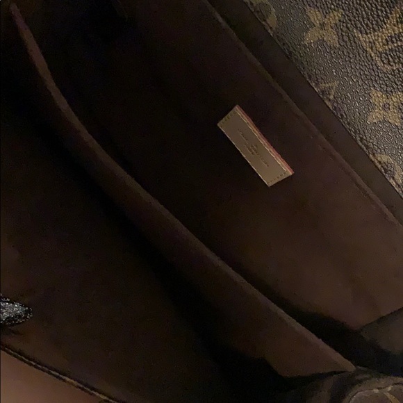 $1750 Louis Vuitton Pochette Métis with Twilly - Picture 4 of 8